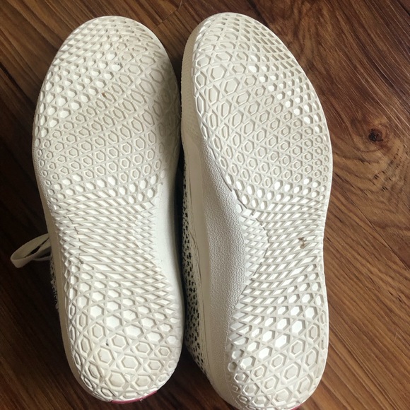 Women’s Vans only worn once! - Picture 2 of 4